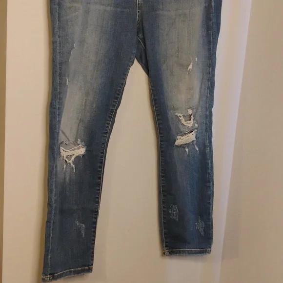 Judy Blue Distressed Jeans - Picture 3 of 10
